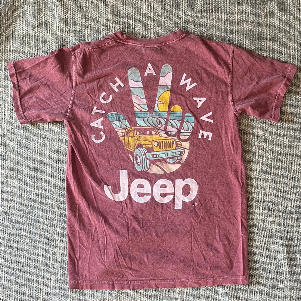 Jeep Catch a Wave Burgundy T-Shirt Unisex Size Small